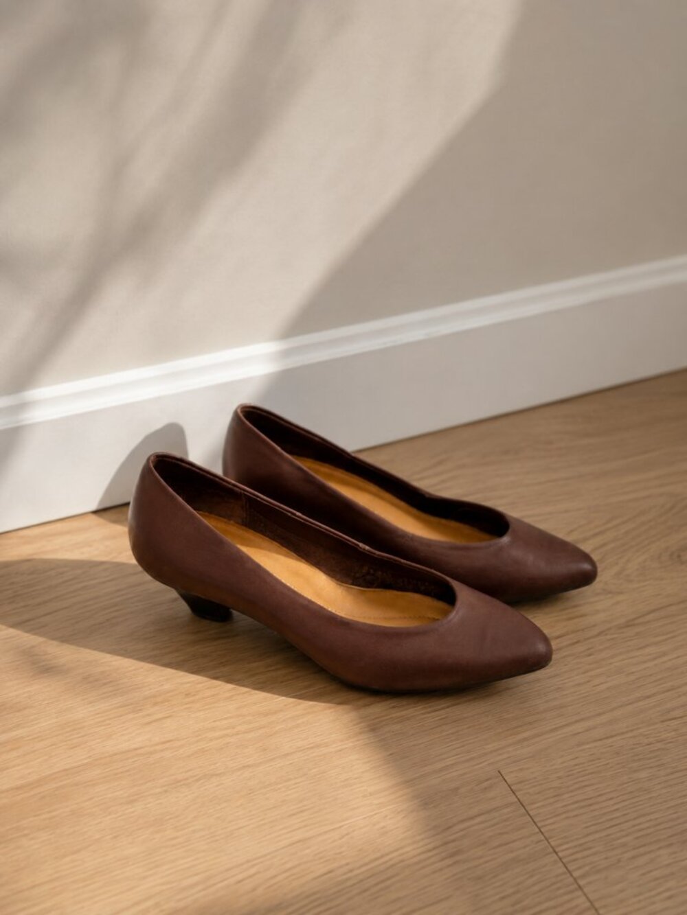 Revelations Brown Kitten Heels – Women’s Size 9 Vintage Classic Pumps